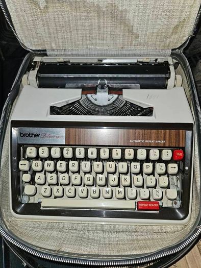 Brother deluxe 1350 typewriter