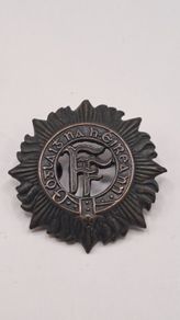Vintage Oglaigh na hEireann Irish Army cap badge