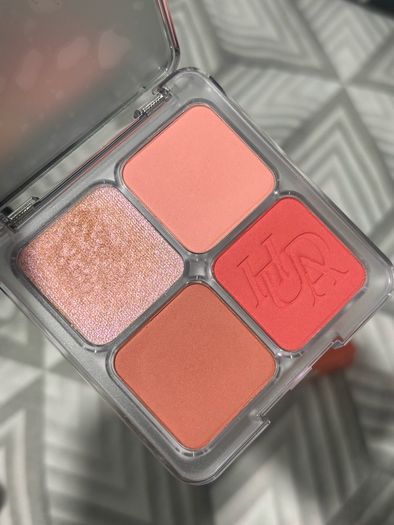Huda blush palette