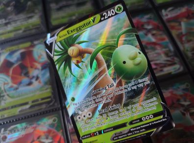 Alolan Exeggutor V ! Ultra Rare ! from Pokemon GO Set ! 2022 ! Pokemon Card !