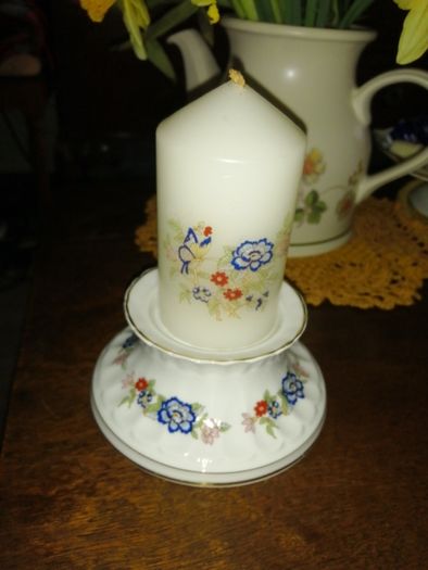 Porcelain candle holder +candle