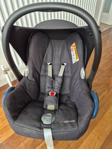 Maxi Cosi car seat & Easyfix base