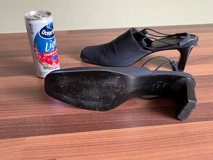 Liz Claiborne navy shoes. Size 8.5 uk