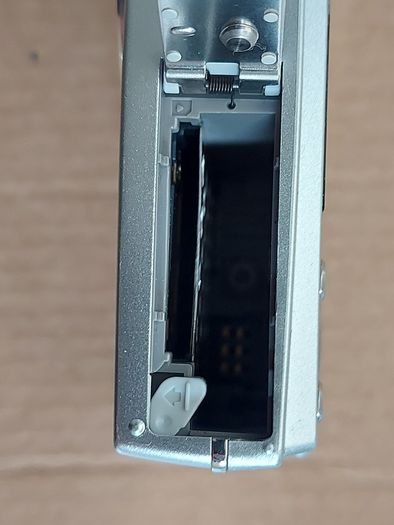 Samsung L100 Digital Camera, 8.1 Megapixels, No Battery or Memory Card, in excellent cosmetic condition, being sold for parts or repair