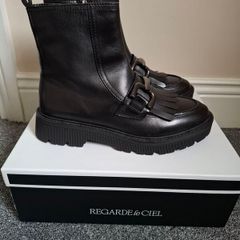 Brand new Regarde Le Ciel boots