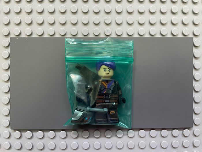 lego Star Wars sw1302 Sabine Wren minifigure- Dark Brown Armor, Helmet