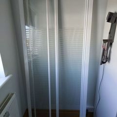shower screen