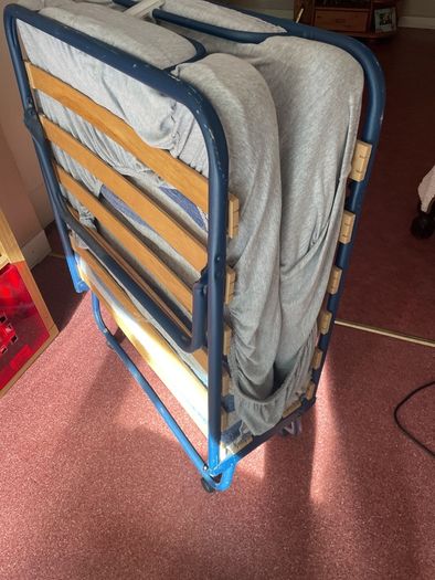 Fold up indoor camp bed