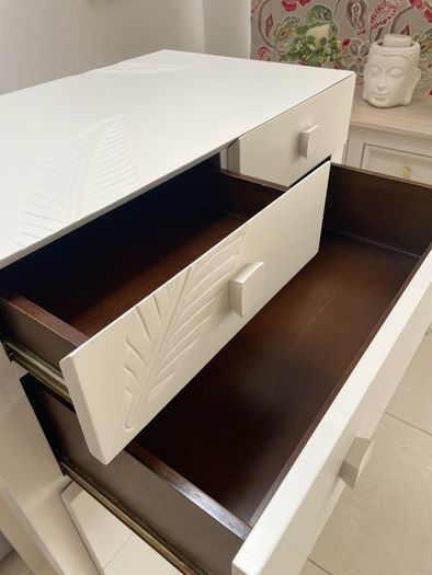 Leaf design Chest of Drawers