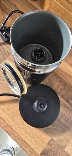 Nespresso Aeroccino 3 Milk Frother - Excellent Condition
