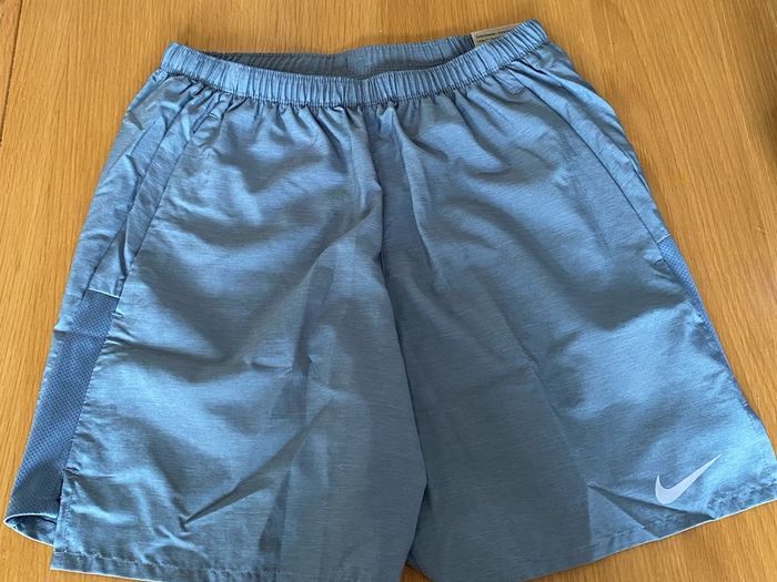 NEW Nike Mens Challenger 7 Inch Shorts
