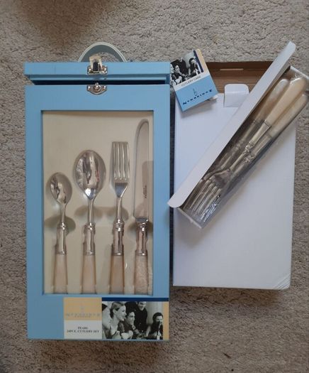 Newbridge Silverware "Pearl" Exclusive 24pc Cutlery Set