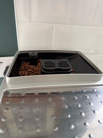 De Longhi Magnifica S coffee machine