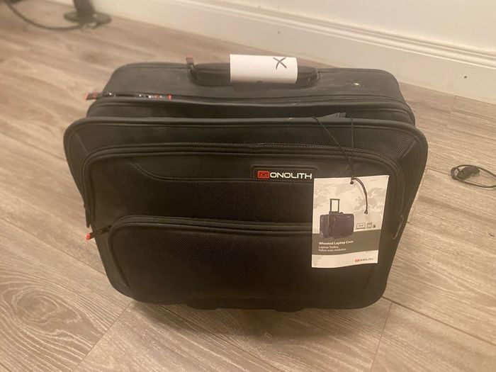 Monolith wheeled laptop case