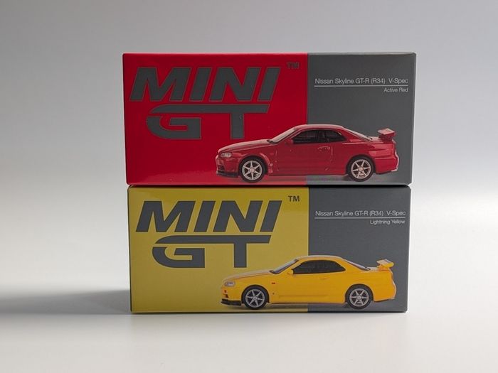 2x Mini GT Skyline R34 GTR