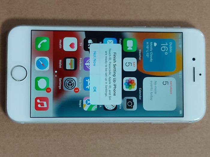 Apple Iphone 6s, White, 32GB, Battery Life 83 percent, Excellent condition