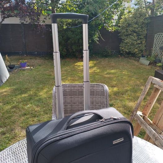 Samsonite B-Lite Rolling case 16.4"