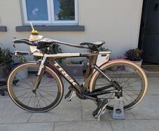 Trek Speed Concept Seven Series Carbon Tri / TT Bike plus turbo trainer and accessories