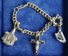 Vintage Catholic Religious Charm Bracelet length 7"