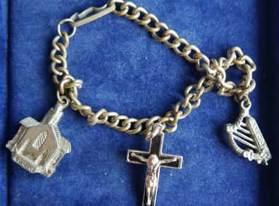 Vintage Catholic Religious Charm Bracelet length 7"
