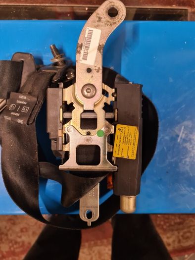 Nissan micra seat belt