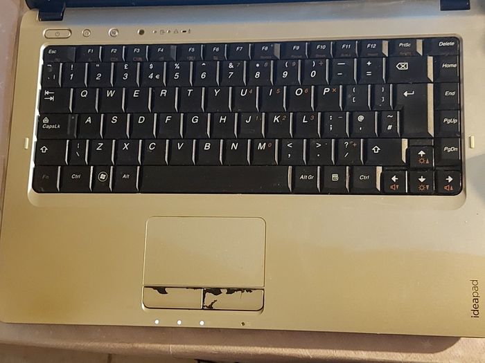 Lenovo Ideapad U350, Model 2963, Intel Core 2 Solo CPU U3500, 1.4GHz, 4GB Ram, 230GB SSD,  Windows 7 professional 32 bit, Opera, Firefox, Chrome and VLC