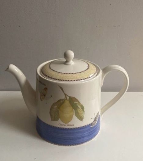 Sarah's Garden from the Wedgwood collection tea pot