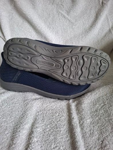 skechers slip on