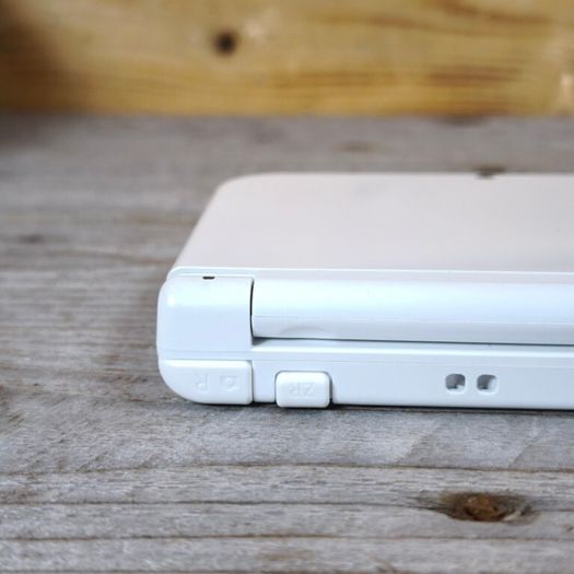 New Nintendo 3ds xl pearl white 64gb sd card hshop 1000s free games