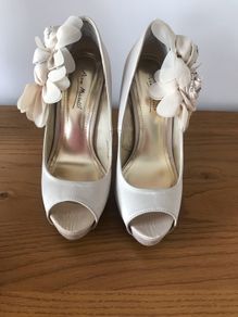Ladies Cream Shoes