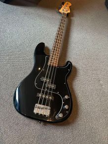 Squier PJ Bass