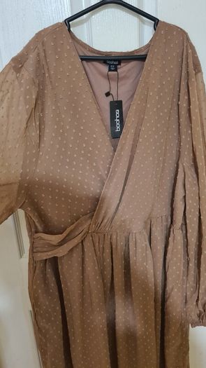 Nwt Boohoo Blush Dress In Size 22