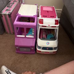 Barbie food truck and ambulance