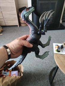 Jurassic World Dominion  Therizinosaurus Electronic Action Figure