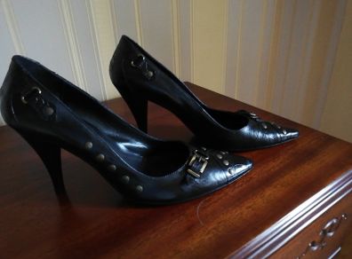 Ladies Shoes. Reduced To Clear.