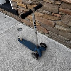 Well loved micro scooter (1/2)