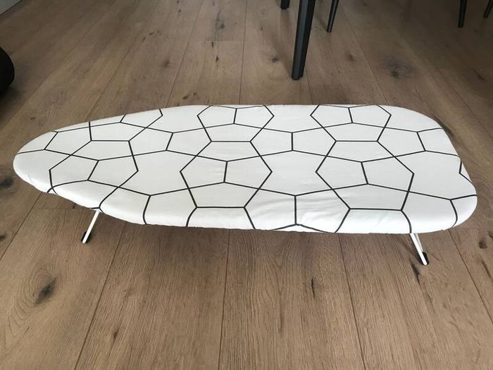 Iron + mini ironing board