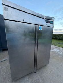 Double door commercial fridge
