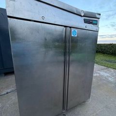 Double door commercial fridge