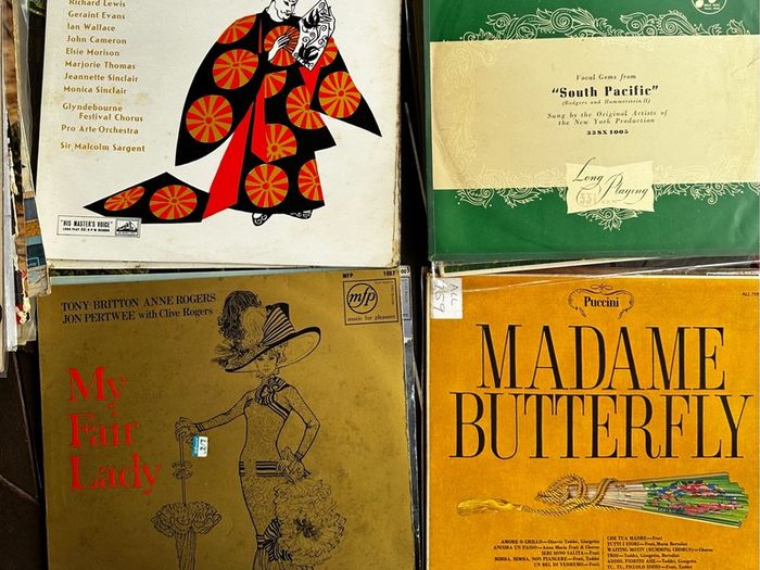 Large collection of original musicals for sale. Single 3 euros doubles 5 euros triple 7 euros all in good condition