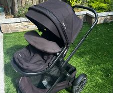 Nuna Demi grow bassinet and pushchair