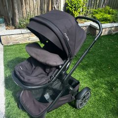 Nuna Demi grow bassinet and pushchair