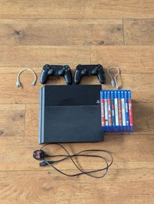 PlayStation 4 + 2 Controllers + 9 Games