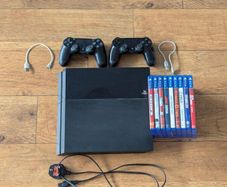 PlayStation 4 + 2 Controllers + 9 Games