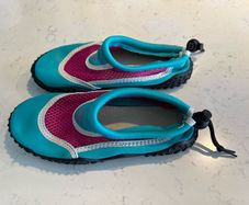 Children water shoe