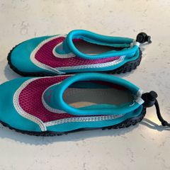 Children water shoe