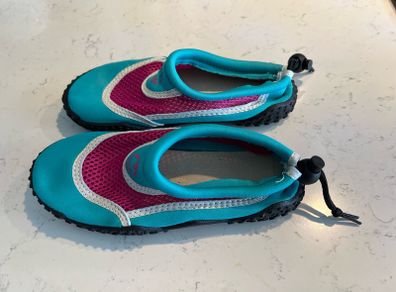 Children water shoe