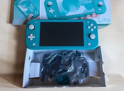 Nintendo Switch Lite 32gb Excellent Condition with Charger and Box.