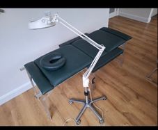Beauty Bed / Magnifying Lamp