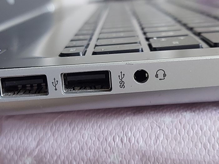 HP Pavilion 15.6 inch Laptop, Model, 15-aw012na, AMD A9-9410 Radeon R5 Graphics, 5 Compute cores 2C + 3G 2.9GHz, 8GB Ram, 1 Terrabyte HDD, Windows 10, Microsoft Edge, Chrome, and VLC